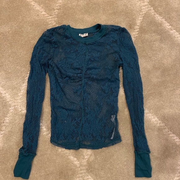 Beautiful top - Picture 4 of 9